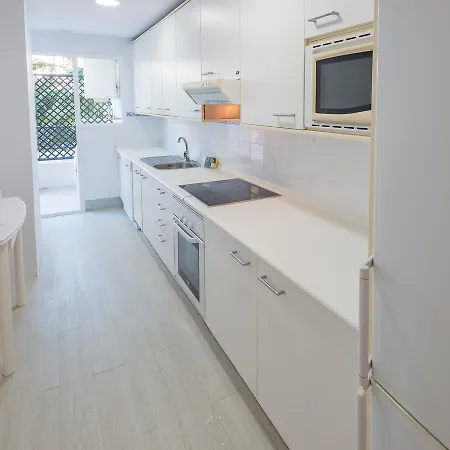 Vacation I Contemporary Apartment, Swimming-pool, 24-7 Security, A Minute From The Marina, The Sea And Luxury Shopping * Марбелья