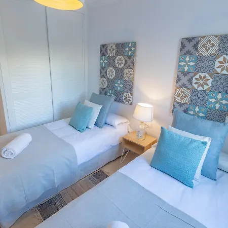 Апартаменты Vacation I Contemporary Apartment, Swimming-pool, 24-7 Security, A Minute From The Marina, The Sea And Luxury Shopping Марбелья