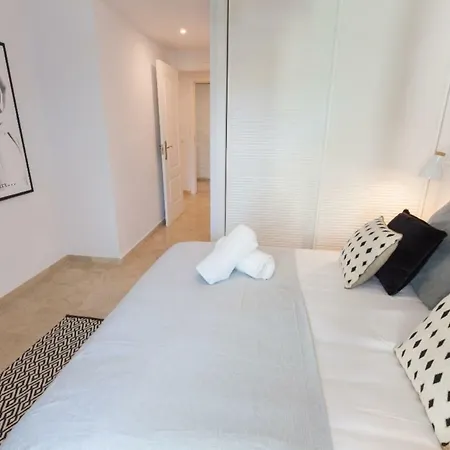 Vacation I Contemporary Apartment, Swimming-pool, 24-7 Security, A Minute From The Marina, The Sea And Luxury Shopping * Марбелья